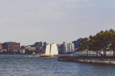 Hoboken'de nehir waterfront Manhattan'dan görünümünü