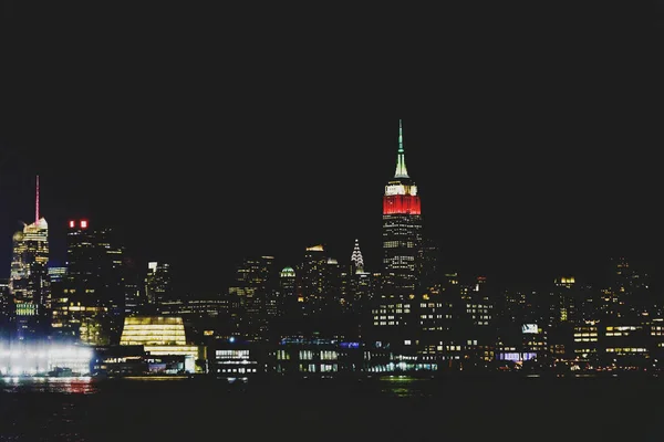 曼哈顿地平线夜景从霍博肯, 新泽西州 — 图库照片