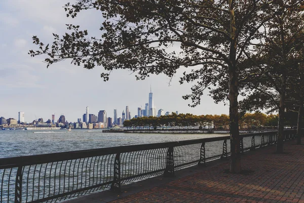 Vista de Manhattan desde la orilla del río Hoboken —  Fotos de Stock