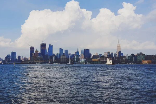从霍博肯河畔海滨看曼哈顿 — 图库照片