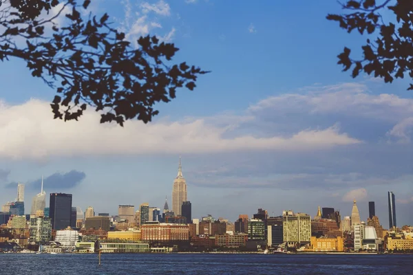 View of Manhattan from Hoboken riverside waterfront — Stock Photo, Image