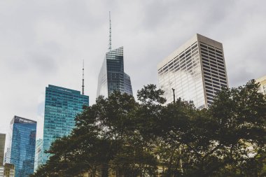 New York Halk Kütüphanesi çevresindeki binaların detay