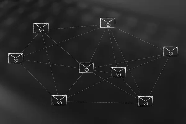 Nätverk med mailkonversation och streckade linjer ansluta dem — Stockfoto