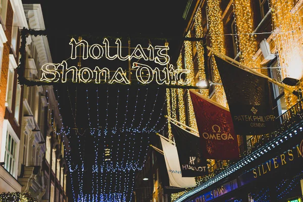 Christmas lights adorning Dublin's city center and Grafton Stree — Stock Photo, Image