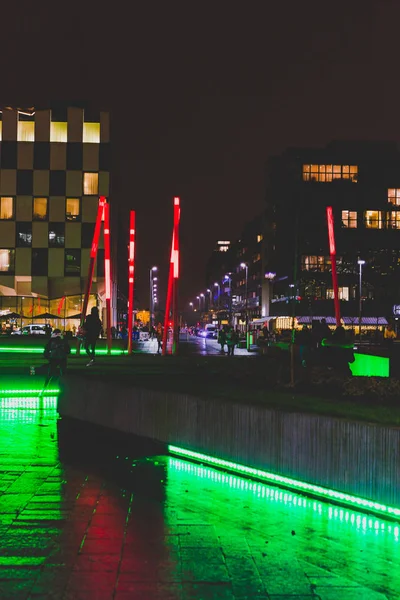 Grand Canal Square à noite na área renovada Docklands — Fotografia de Stock