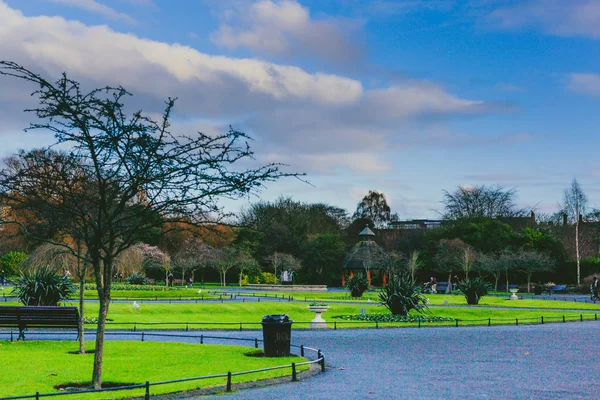 Saint Stephen's Green park in het centrum van de stad Dublin — Stockfoto