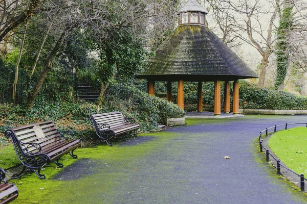Gazebo no Parque Verde de Santo Estêvão, no centro da cidade de Dublin — Fotografia de Stock