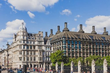 Londra şehir yüzde Big Ben önünde tarihi binalar