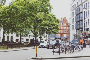 Londra şehir merkezine Bisikletleri ile Berkeley Square Park'ta nex Park