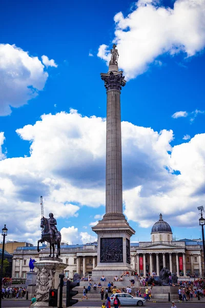 Vista de Trafalgar Square y la National Gallery de Londres — Foto de Stock