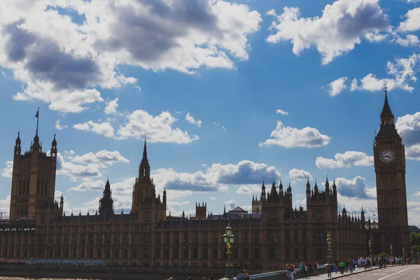 The Big Ben and House of Parliament in London city centre — Stock Photo, Image
