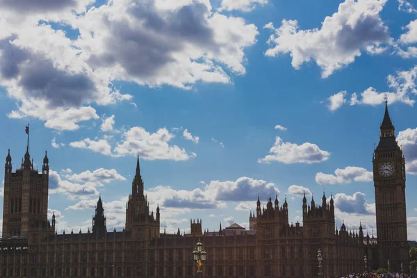 The Big Ben and House of Parliament in London city centre — Stock Photo, Image