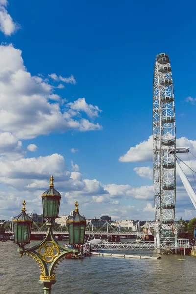 La ruota panoramica London Eye nel centro di Londra — Foto Stock