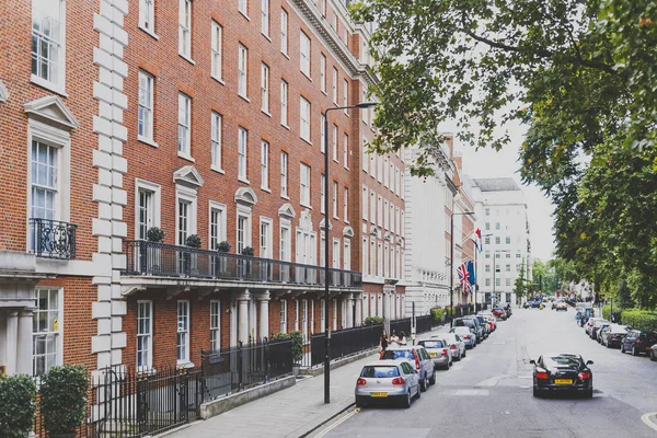 Schicke Straßen im Londoner Stadtzentrum in der Nähe von belgravia und mayfair — Stockfoto