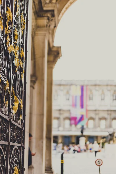 La entrada a la galería Burlington House en el centro de Londres — Foto de Stock