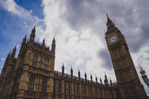 Dettaglio della torre dell'orologio Big Ben e dell'edificio Westminster — Foto Stock