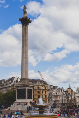 Londra şehir yüzde Trafalgar Meydanı ve Nelson'ın sütun görünümünü