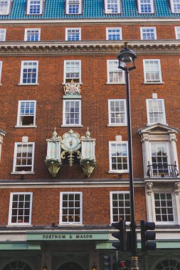 Dış Fortnum'un ve bina, bir çay salonu Londra c Mason