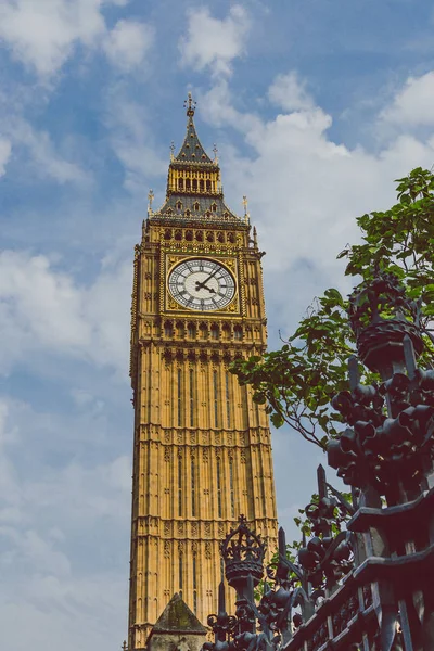 Palace of Westminster and Big Ben in London city centre — Stock Photo, Image