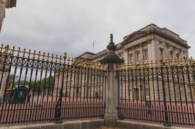 Buckingham Sarayı'nın dış görünümü 