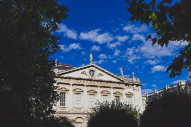 canlı mavi gökyüzü ile merkezi Londra'da güzel mimari