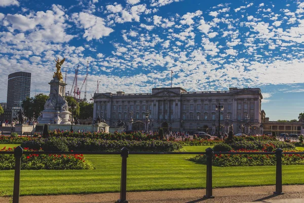 Vista del exterior del Palacio de Buckingham — Foto de Stock