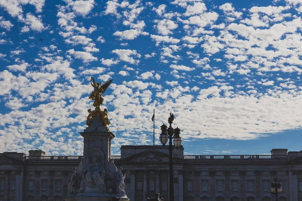 Vista del exterior del Palacio de Buckingham — Foto de Stock