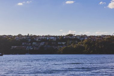 Feribotta görüldüğü gibi Sydney Körfezi