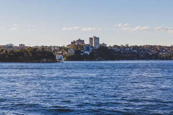 Sydneys Bucht von der Fähre aus gesehen — Stockfoto