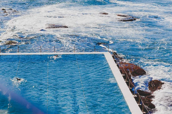 View of Bondi Beach one of the most famous areas of Sydney in wi — Stock Photo, Image