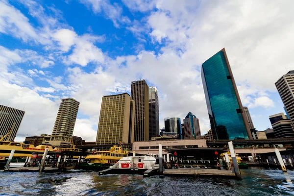 Circular Quay en Sydney CBD desde un ferry — Foto de Stock