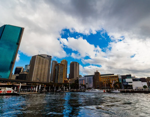 Circular Quay in Sydney Cbd gezien vanaf een veerboot — Stockfoto