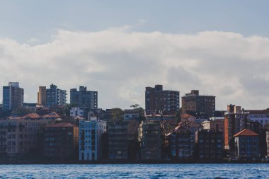 Sydney Harbour'ın güzel koylarından biri olan görünümünü