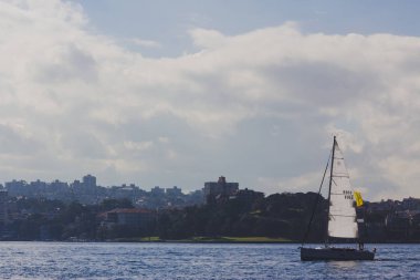 Sydney Harbour'ın güzel koylarından biri olan görünümünü