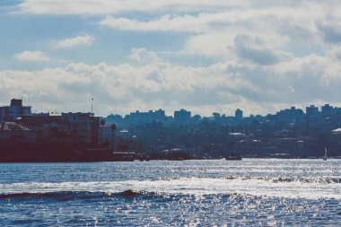 Sydney Harbour'ın güzel koylarından biri olan görünümünü