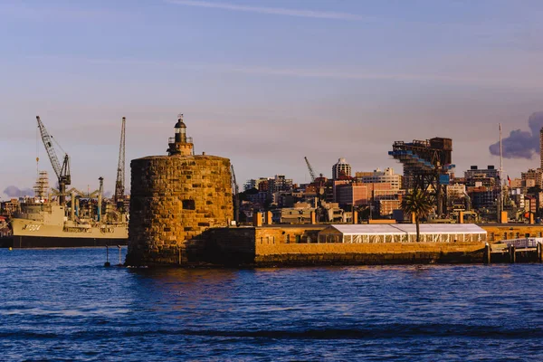 Industrali-looking area of Sydney Harbour — Stock Photo, Image