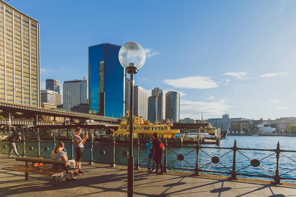 Vista de Circular Quay en el puerto de Sydney cerca de Central Busines — Foto de Stock