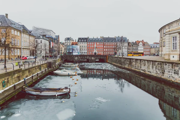 Arquitetura e edifícios das ruas de Copenhague featuri — Fotografia de Stock
