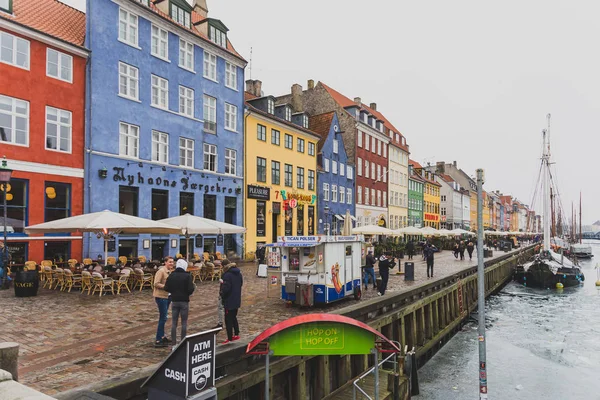 アーキテクチャと偉業コペンハーゲンのニューハウンのカラフルな建物 — ストック写真