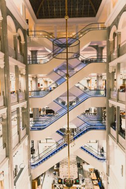 Mimari ve iç Illum bölümün ayrıntılarını