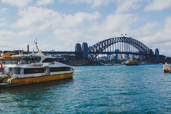 Vue du port de Sydney et de la zone Circular Quay avec l'icône — Photo