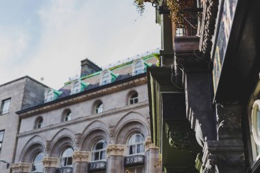 Suffolk Street archtectural ayrıntılarda Dublin şehir merkezinde