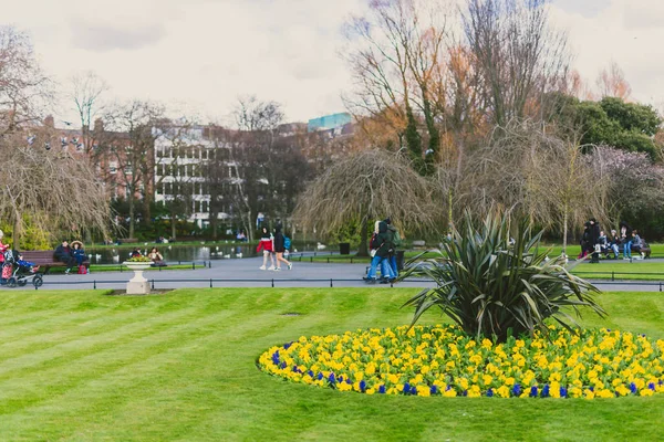 Vista para o Parque Verde de Santo Estêvão, no centro da cidade de Dublin, perto de Graft — Fotografia de Stock