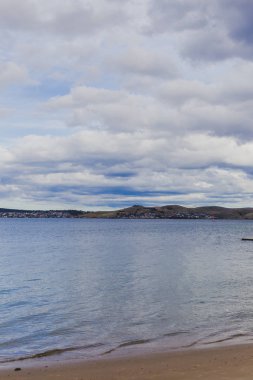 ıssız kumsalda bir bulutlu gün Hobart, Tasmania'deki / daki 