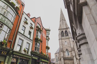 Dublin şehir merkezine yakın Molly St Andrews Kilisesi alanında 