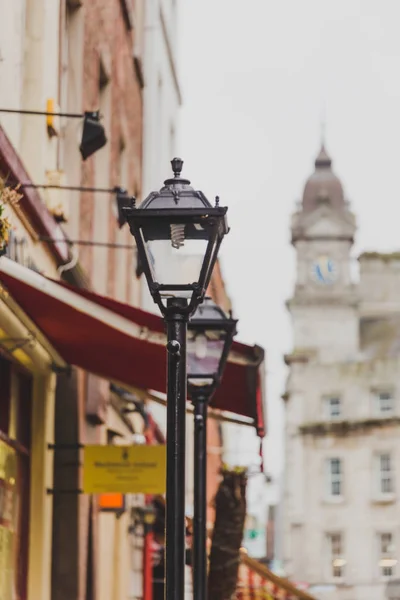 Детали уличной лампы и архитектуры в центре Дублина — стоковое фото