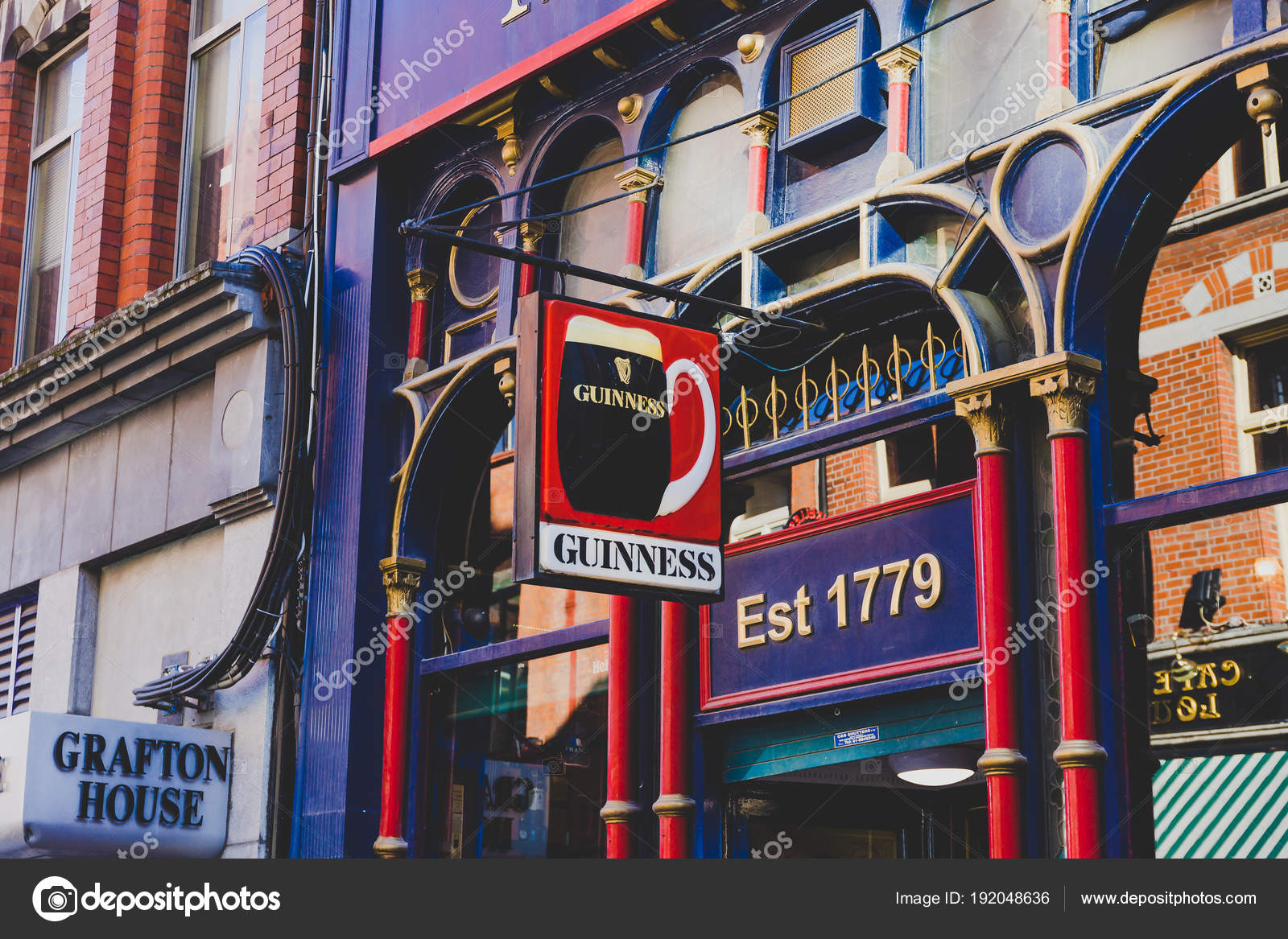 traditional-irish-pubs-along-the-streets-of-dublin-city-centre-stock