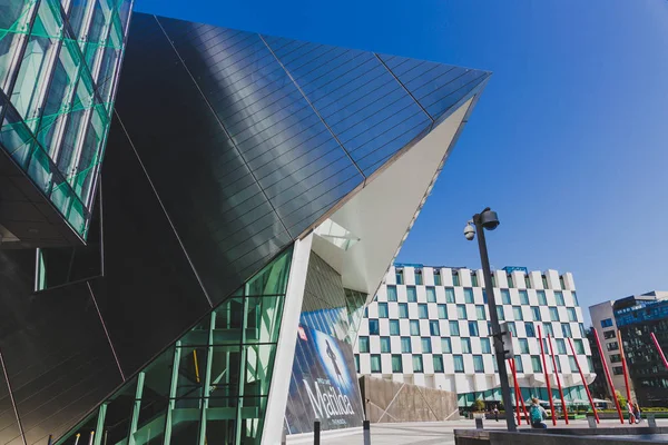 Detalles arquitectónicos del Bord Gais Theatre y del Marker H — Foto de Stock