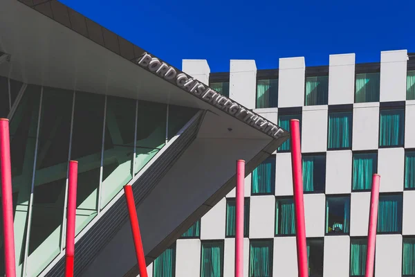 Detalles arquitectónicos del Bord Gais Theatre y del Marker H — Foto de Stock