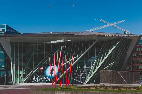 Vue grand angle sur le Théâtre Bord Gais et le Grand Canal Squ — Photo